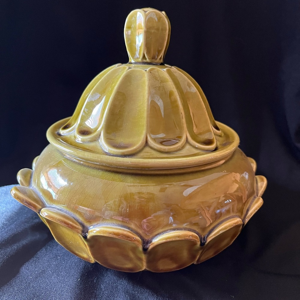 Vintage Ceramic Lidded Dish California Pottery. 1970’s avocado green. vintage